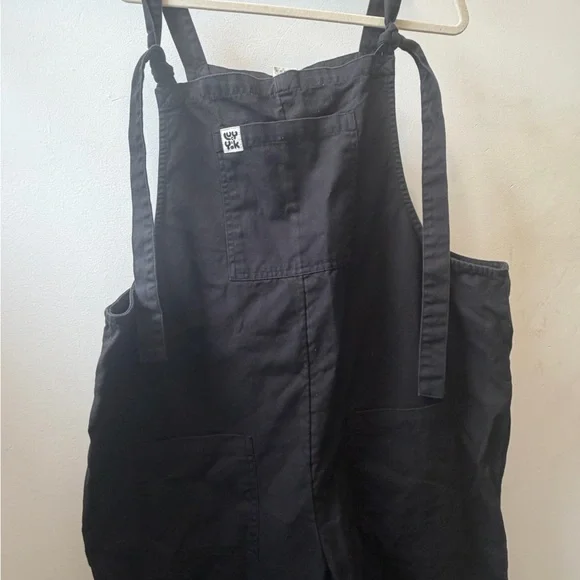 Lucy and Yak size 16 black dungarees w/red embroidered flowers - Picture 5 of 6